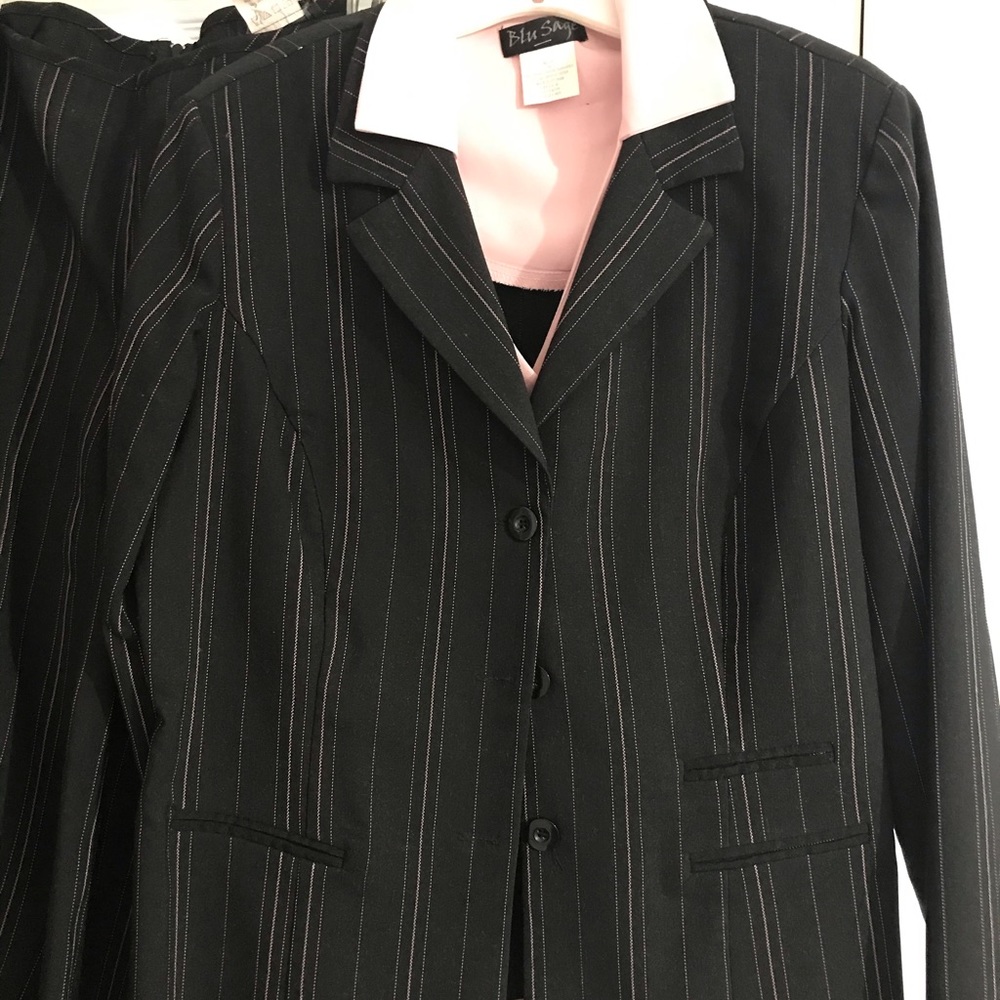 Women’s three-piece skirt suit - Picture 2 of 10